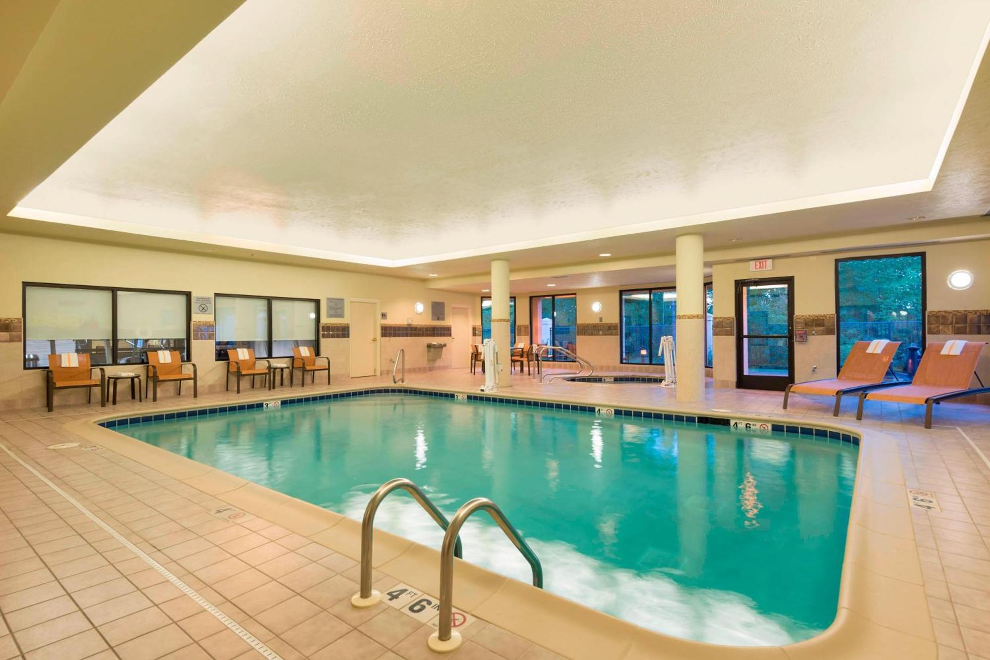 Courtyard By Marriott Traverse City Extérieur photo
