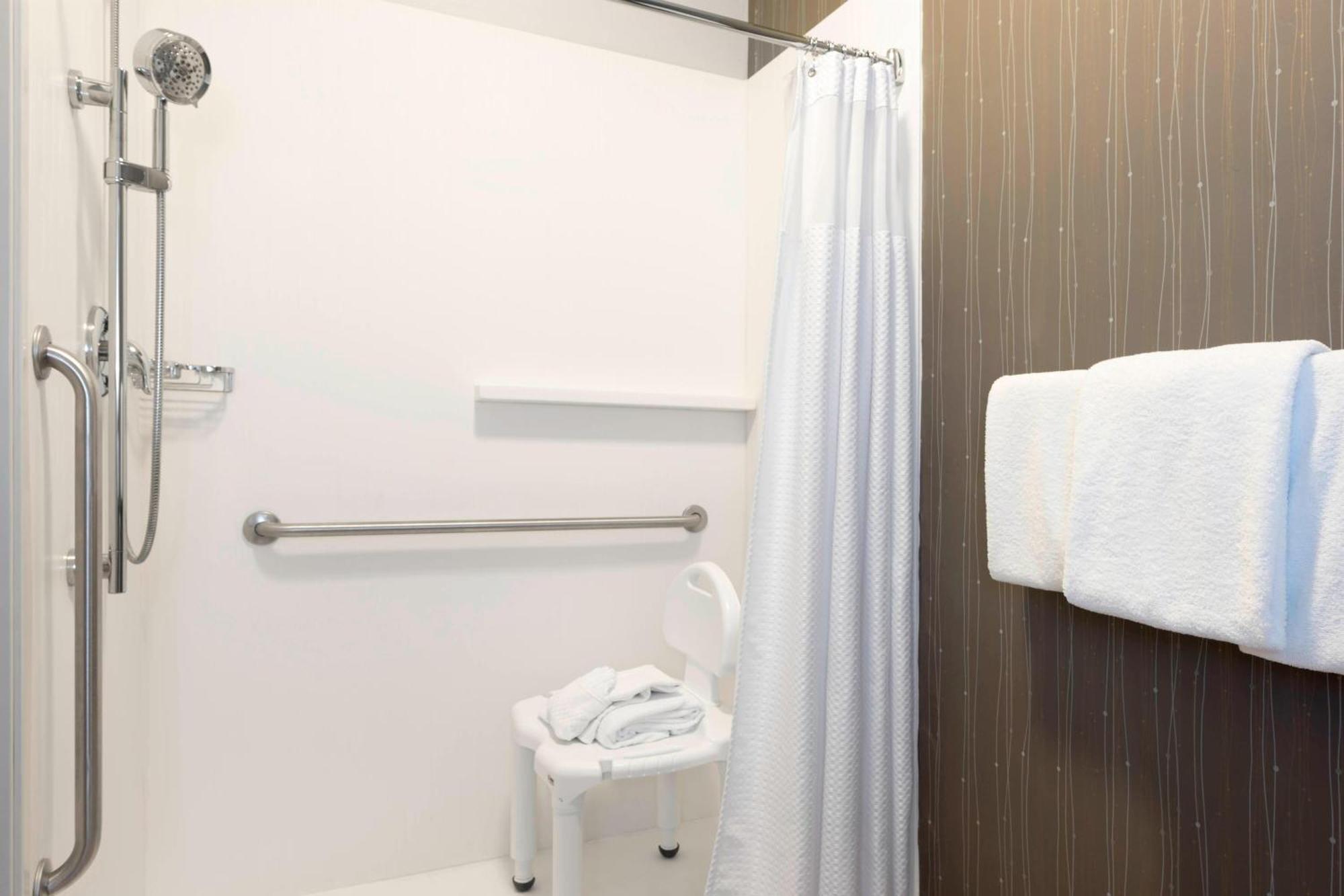 Courtyard By Marriott Traverse City Extérieur photo