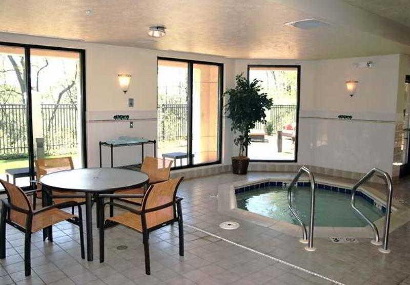 Courtyard By Marriott Traverse City Facilités photo