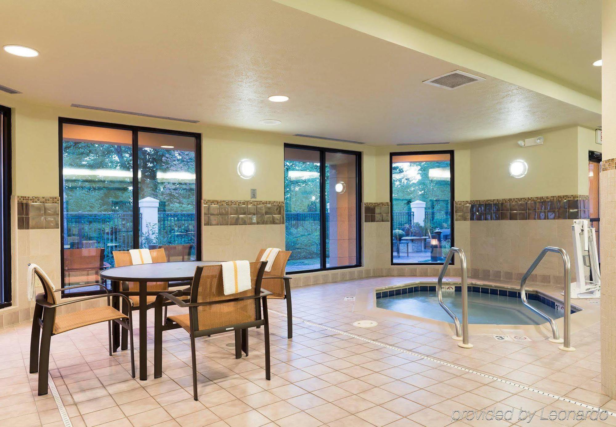 Courtyard By Marriott Traverse City Extérieur photo